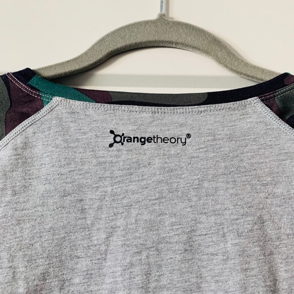 ❗️SOLD❗️Orangetheory Camo 3/4 Sleeve Top Size XS - Picture 6 of 7